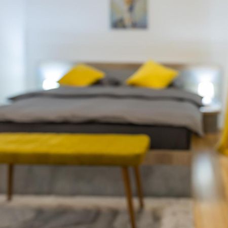 Luxury 2 Bedroom Holiday Apartment Питешти Экстерьер фото
