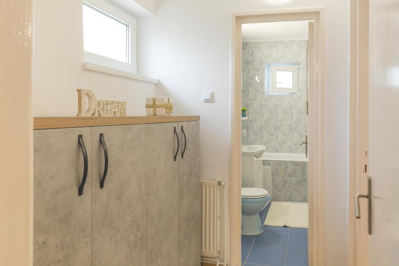 Luxury 2 Bedroom Holiday Apartment Питешти Экстерьер фото